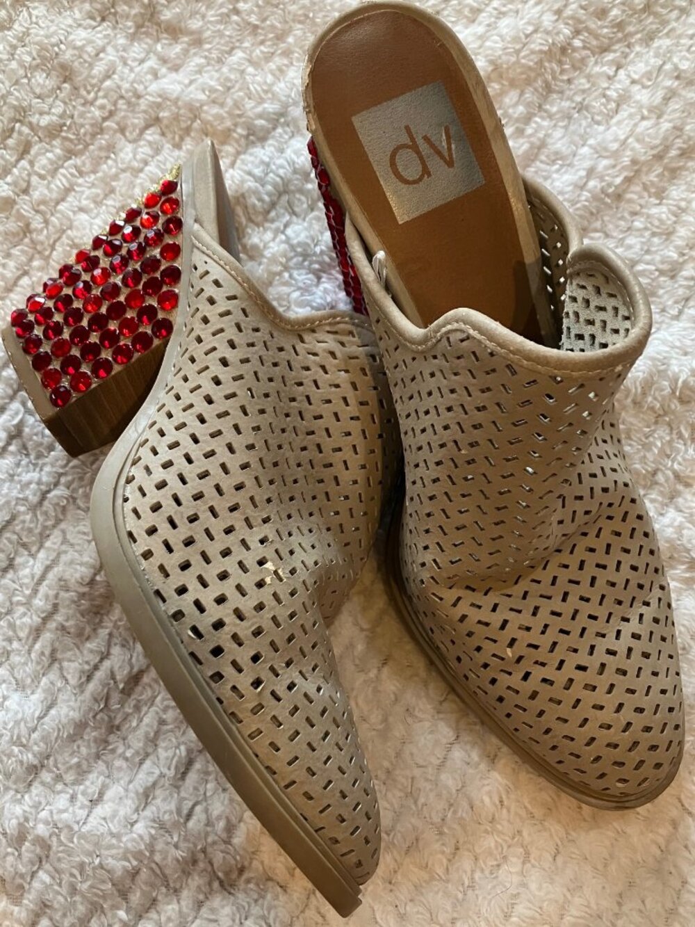 DV Dolce Vita Women’s 6 Cream Perforated Mules Rhinestone Jeweled Block Heels
